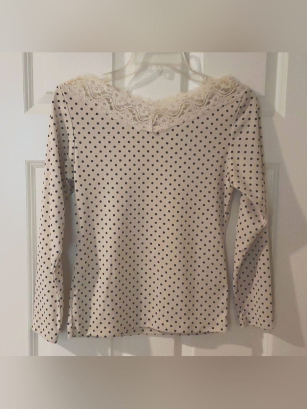 VINTAGE WOMEN'S TOP WITH LACE NECKLINE